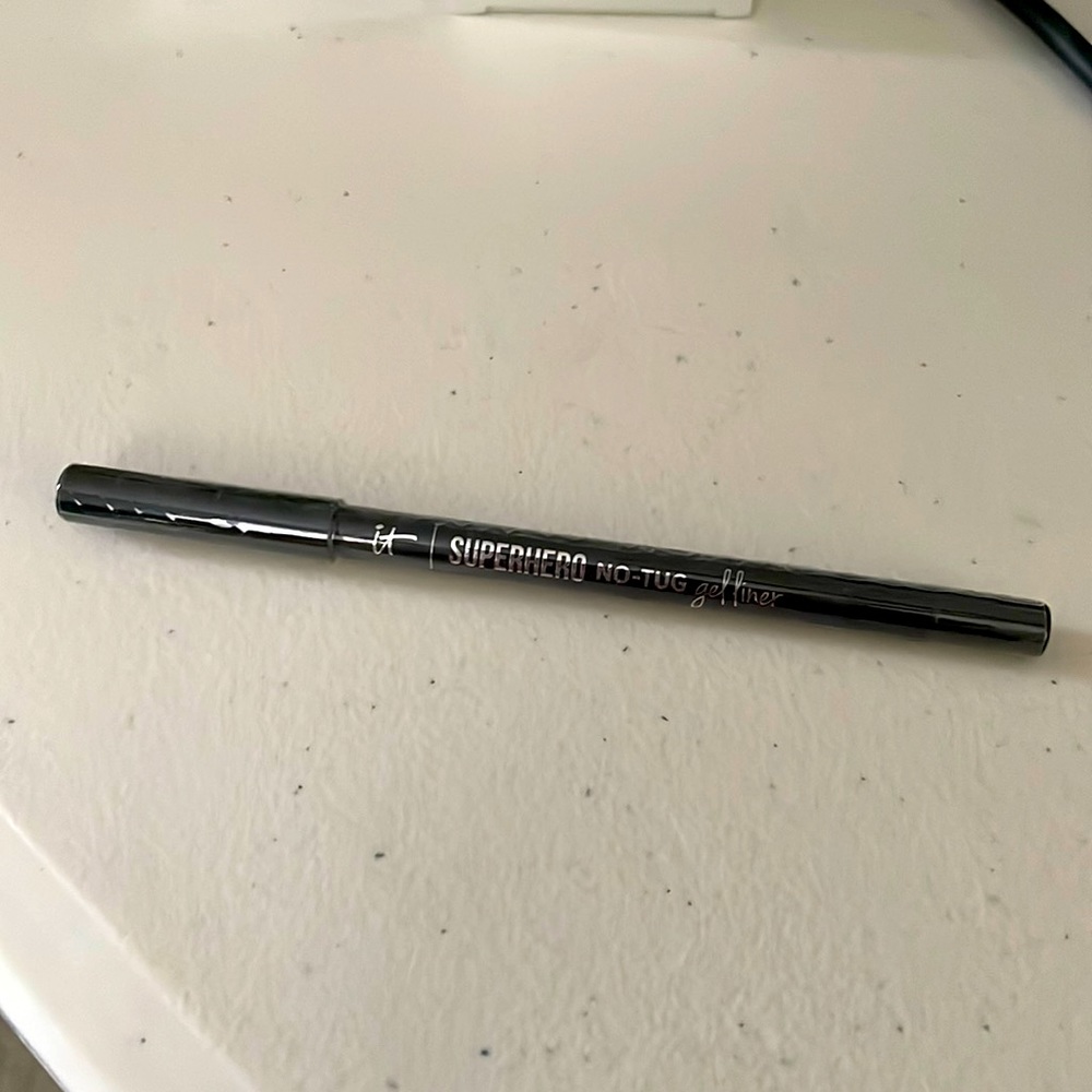 It Cosmetics - Superhero No Tug gel liner BLACK